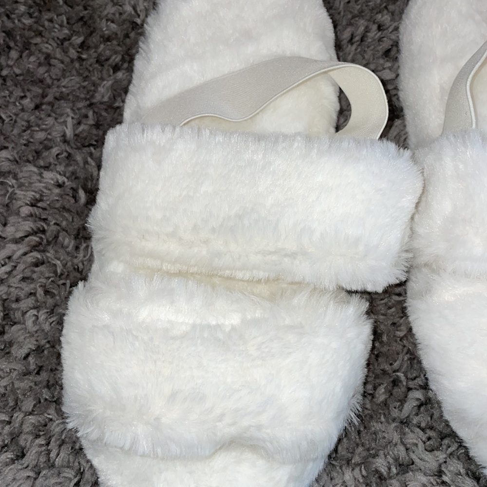 White slippers - Picture 4 of 5